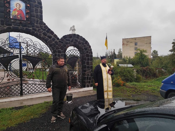 З молитвою до перемоги: отець Володимир Ковальчук відвідує захисників України
