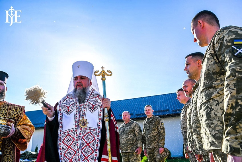 Молитва за перемогу: митрополит Епіфаній закликав підтримувати українських воїнів