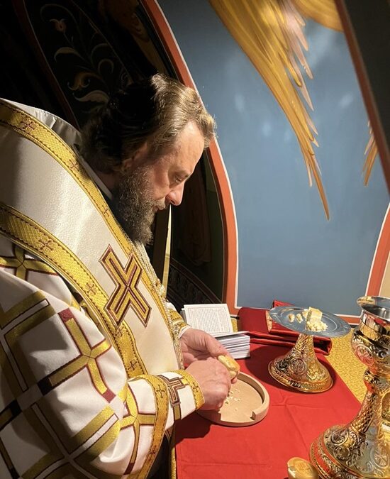 Нічна Літургія в день пам’яті святих безсрібників Косми і Даміана: молитовна підтримка миру для України