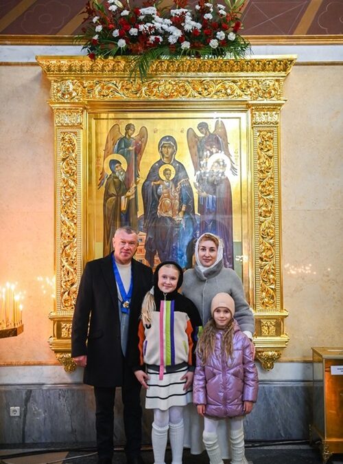 Нова сторінка в історії Києво-Печерської лаври: волиняни подарували святині ікони з Афону