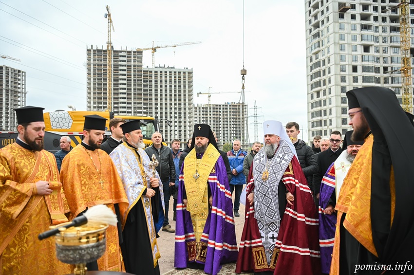 Митрополит Епіфаній освятив хрести для нового храму Бориса і Гліба у столиці