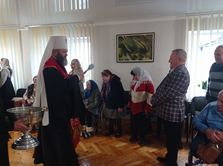 Митрополит Луцький і Волинський Михаїл очолив молебень у геріатричному будинку на честь безсрібників Косми й Даміана