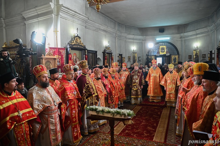 Митрополит Епіфаній очолив літургію в Чернігові в день пам’яті святої Катерини
