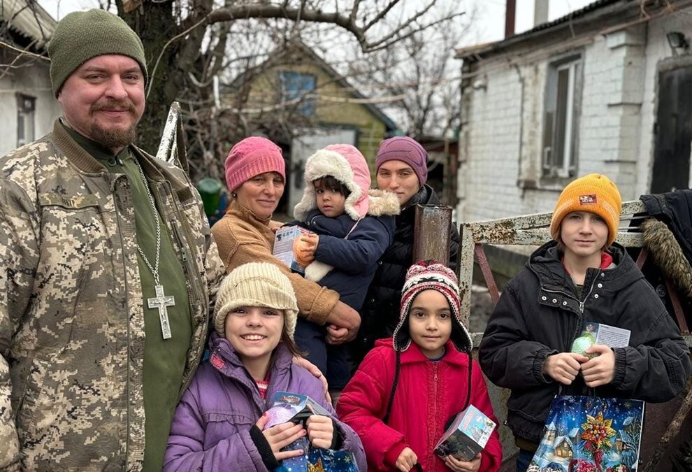 Дива на лінії фронту: капелани ПЦУ і волонтери доставили радість дітям Запоріжжя