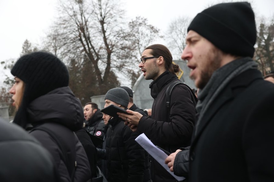 Скорботні коляди на Личаківському кладовищі: Львів у молитві вшановує Героїв
