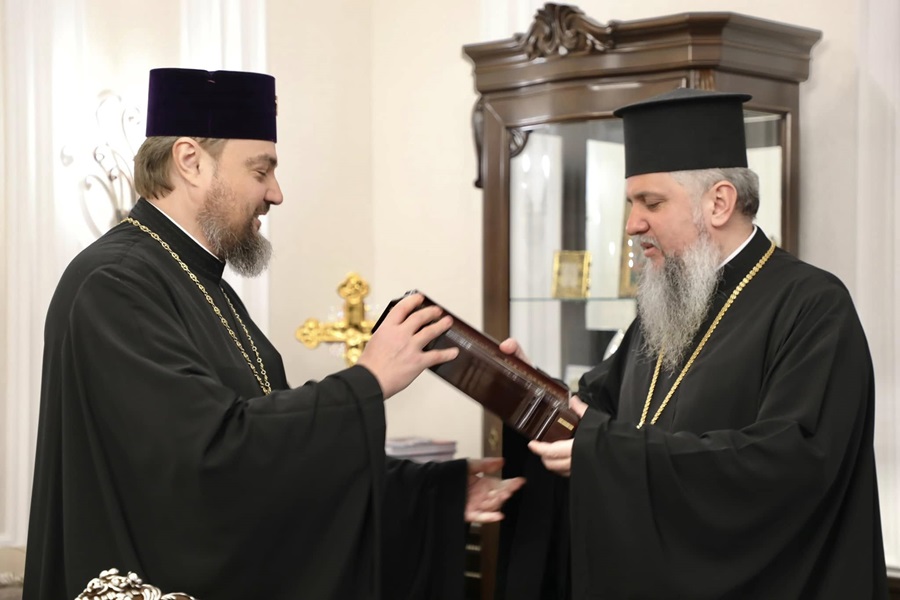 У Свято-Михайлівському монастирі передали ікону Георгія Переможця з Афону