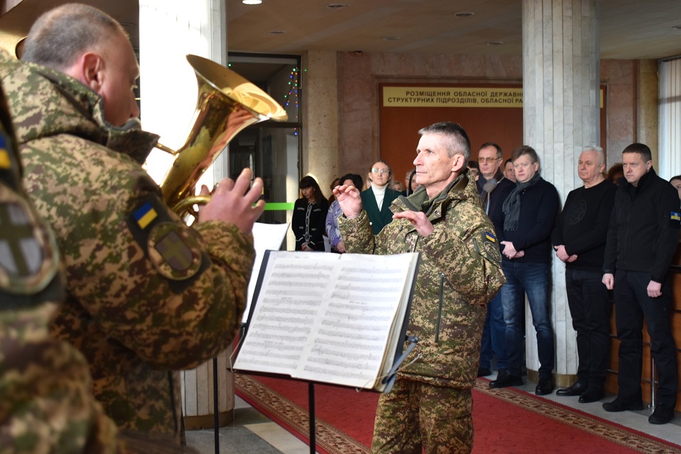 Різдво в обласній адміністрації: військові колядки як символ сили духу
