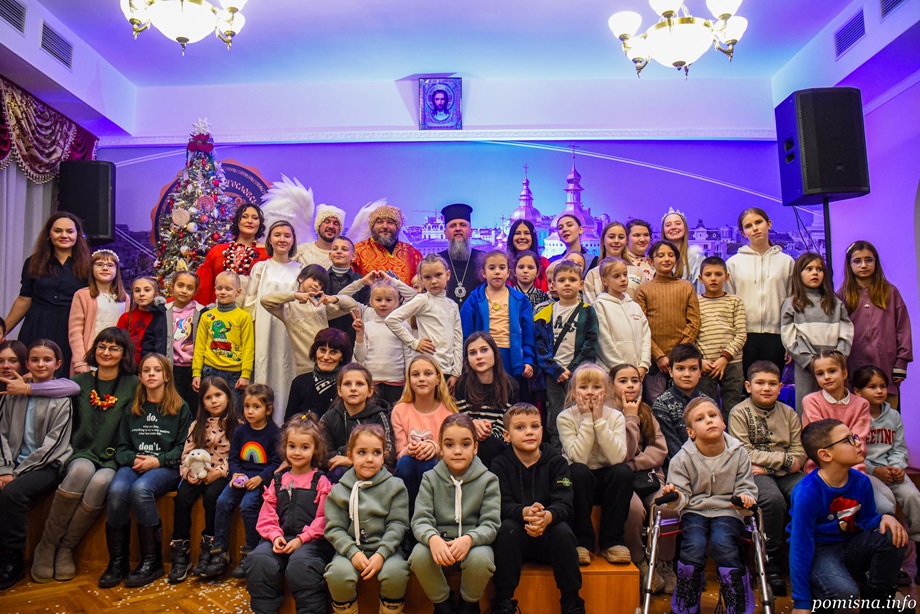 Митрополит Епіфаній привітав дітей зі святом святого Миколая та помолився за воїнів ЗСУ