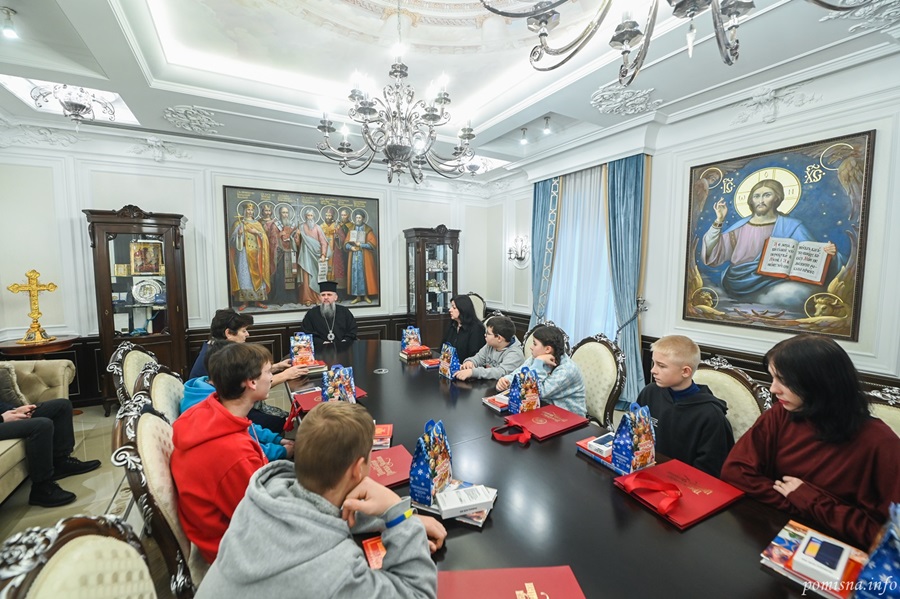 Митрополит Епіфаній привітав дітей напередодні свята та підтримав переселенців із Херсонщини