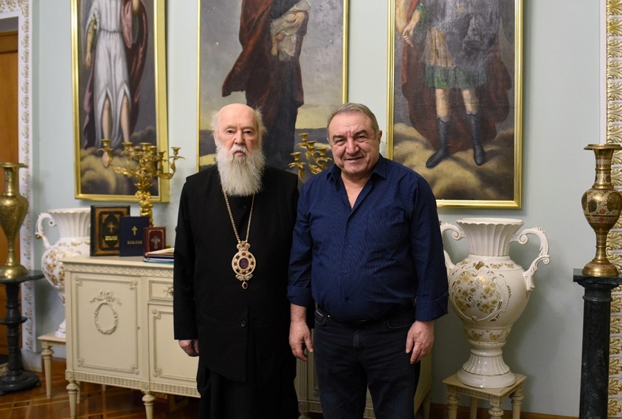 Освіта в умовах війни: Патріарх Філарет підтримав президента Київського міжнародного університету