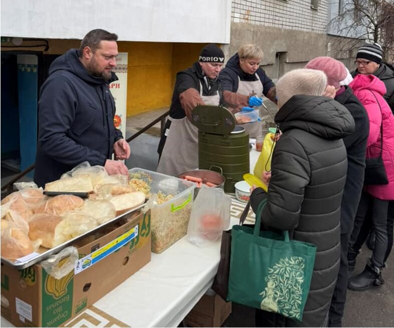 «Хліб надії»: у Дніпрі волонтери ПЦУ забезпечують нужденних свіжою випічкою