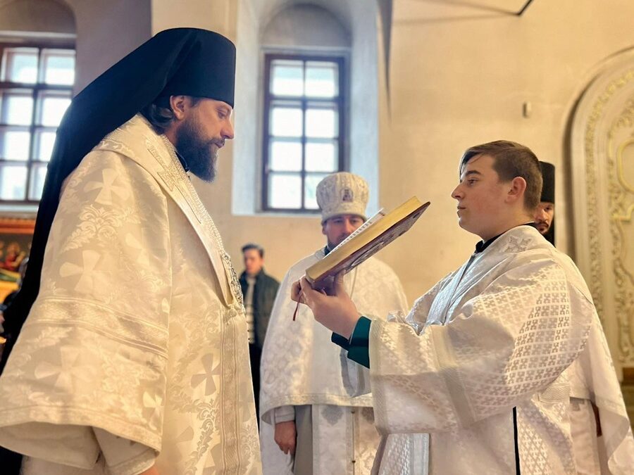 Богослужіння у Києво-Печерській лаврі: молитва за Україну
