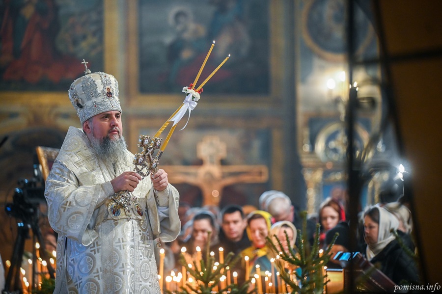 Митрополит Епіфаній очолив літургію у Золотоверхому соборі: молитви за Україну