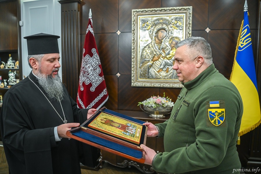Митрополит Епіфаній нагородив генерала Шевченка за внесок у захист України