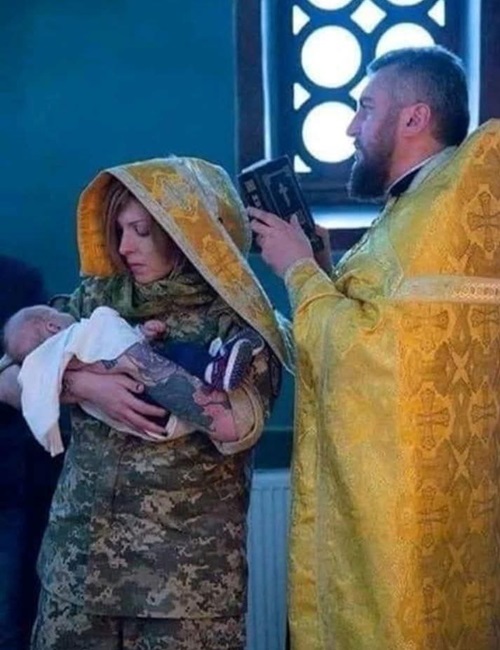 Жінка на війні: тил, воїн, молитва