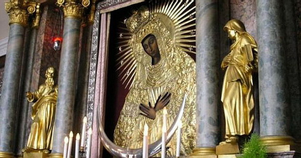 Як Остробрамська ікона Божої Матері захищає родини