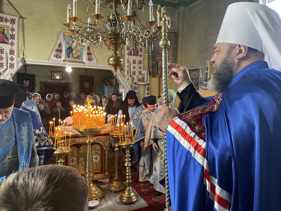 Митрополит Михаїл очолив Літургію у храмі Покрови в Городинях