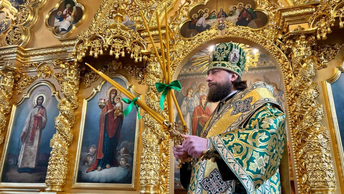 Єдність у молитві: у військовому храмі Києво-Печерської лаври відбулася Божественна літургія