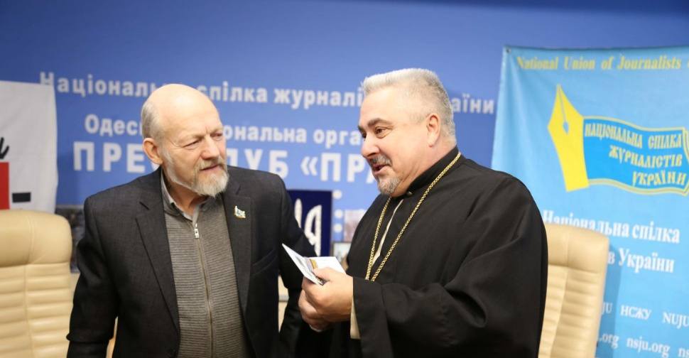 Отець Василь Вирозуб удостоєний медалі «Незламним героям медіа»