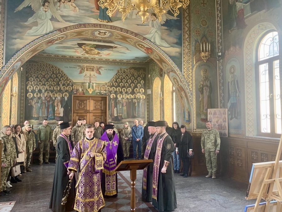 Панахида у Лаврі: молитва за полеглих захисників України