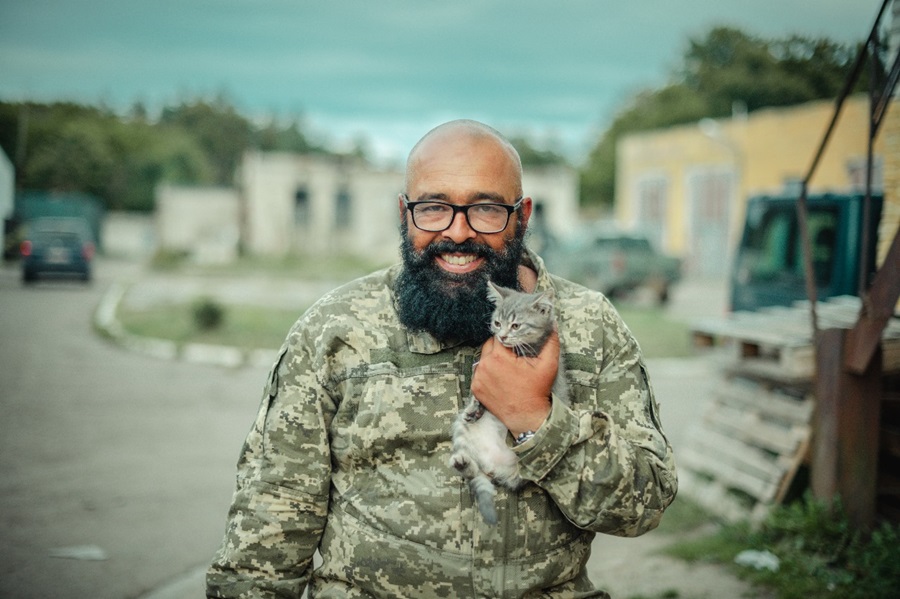 Падре з Бразилії: капелан, який бореться за Україну зі зброєю та молитвою