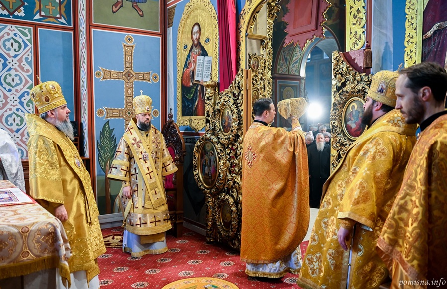 Митрополит Епіфаній звершив літургію у Сиропусну неділю в Золотоверхому соборі