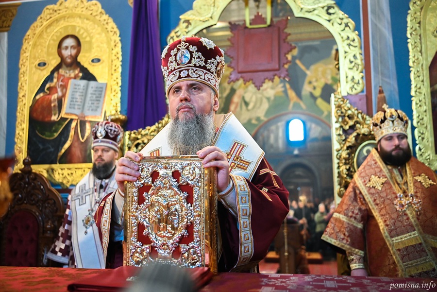 Хрестопоклонна неділя: духовне зміцнення у час випробувань