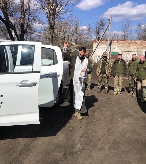 Капелан ПЦУ відвідав українських військових на передовій