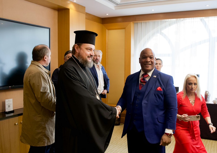 Пастор Марк Бернс у Києві: як духовний радник Трампа дізнавався правду про російські злочини