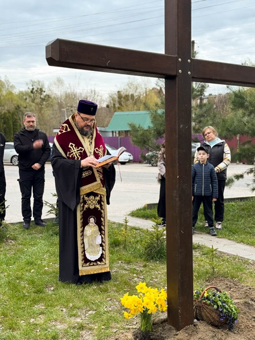 Поклінний хрест у Лісниках — захист для подорожуючих