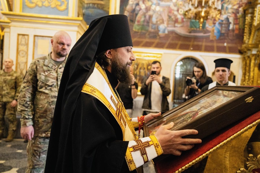 Військову ікону святого Юрія Переможця освятили в Лаврі та передали прикордонникам