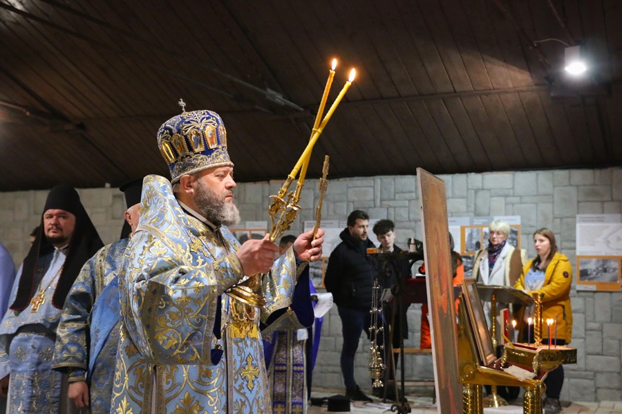 Повернення святині: до підземної церкви Луцька внесено давній образ