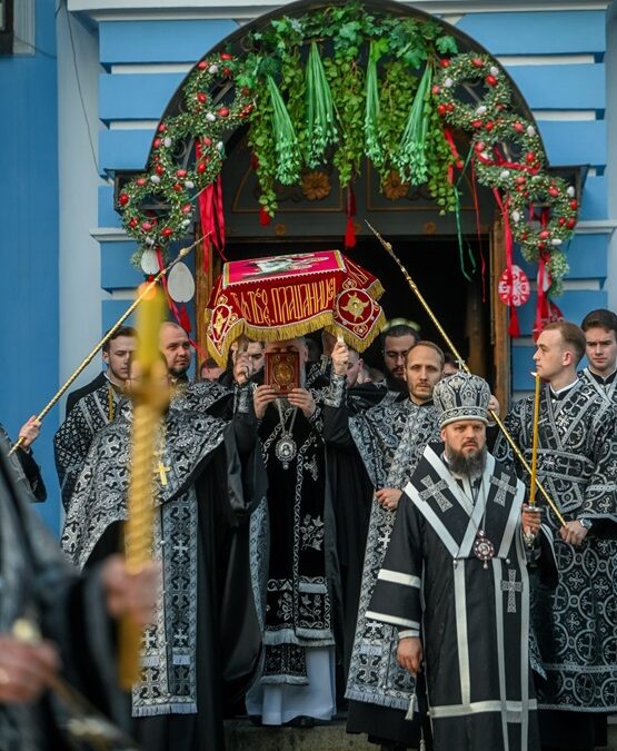 Блаженнійший Епіфаній звершив чин поховання Плащаниці у Золотоверхому соборі