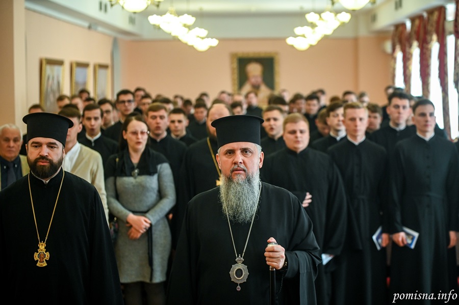 Митрополит Епіфаній відвідав Київську богословську академію та вручив допомогу студентам