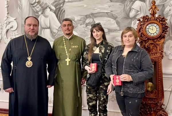 Церква і волонтери разом: Митрополит Симеон вручив відзнаки за жертовну працю