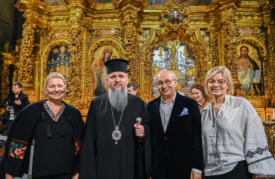 Поетичний вечір у Софії: Митрополит Епіфаній декламував «Із янголом на плечі»