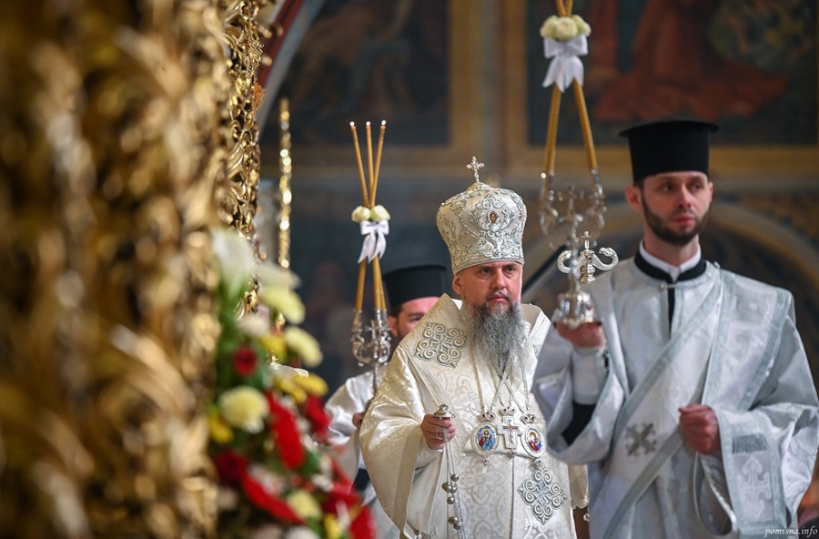 Молитви за мир і захисників: урочиста літургія на свято Вознесіння в Києві