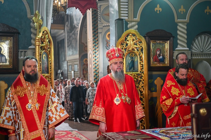 Митрополит Епіфаній очолив святкову літургію у Покровському соборі на честь жінок-мироносиць
