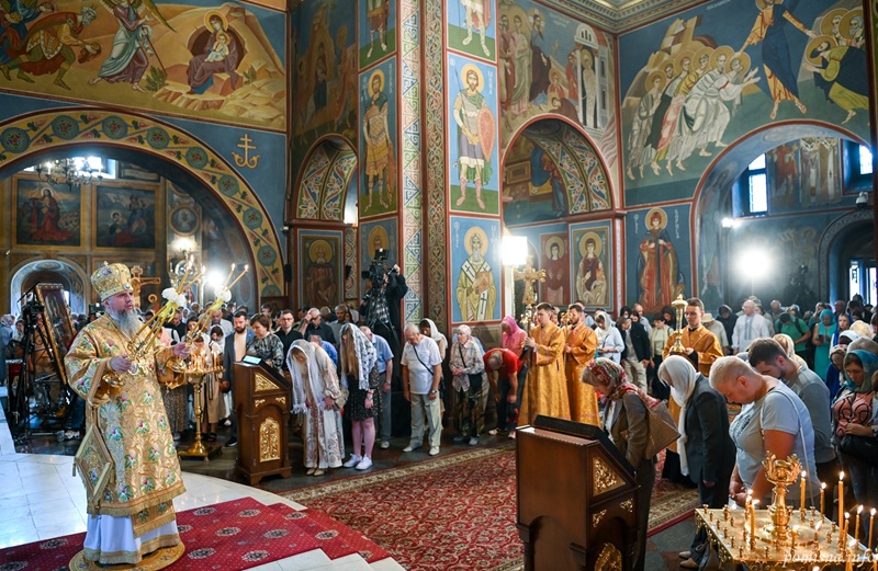У шосту неділю після П’ятидесятниці Митрополит Епіфаній очолив Літургію