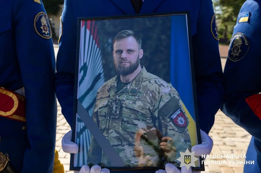 Молитва за Героя: у Михайлівському соборі попрощалися з командиром «Люті» Максимом Казбаном