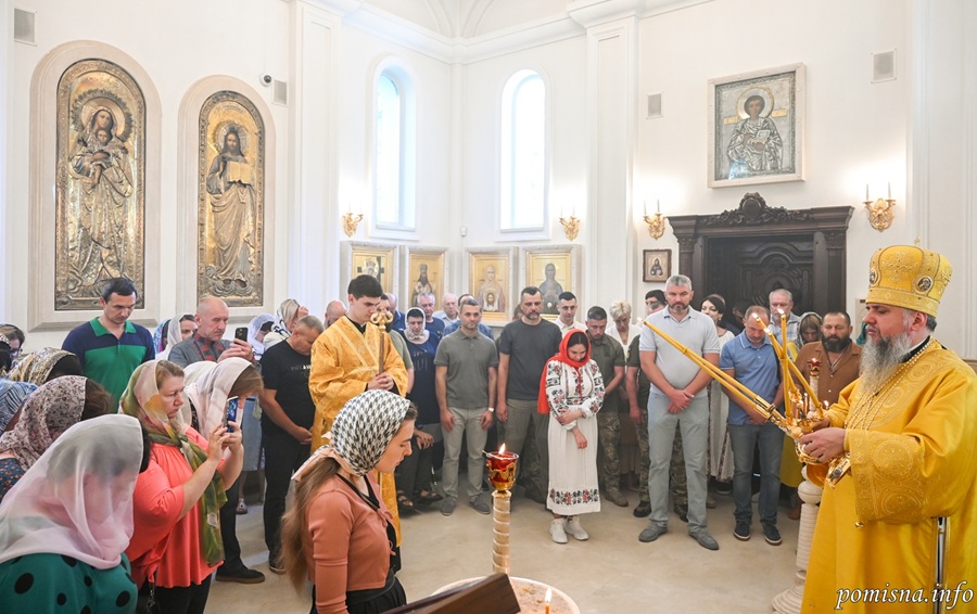 Урочиста літургія в Романкові: Митрополит Епіфаній звершив панахиду й молебень