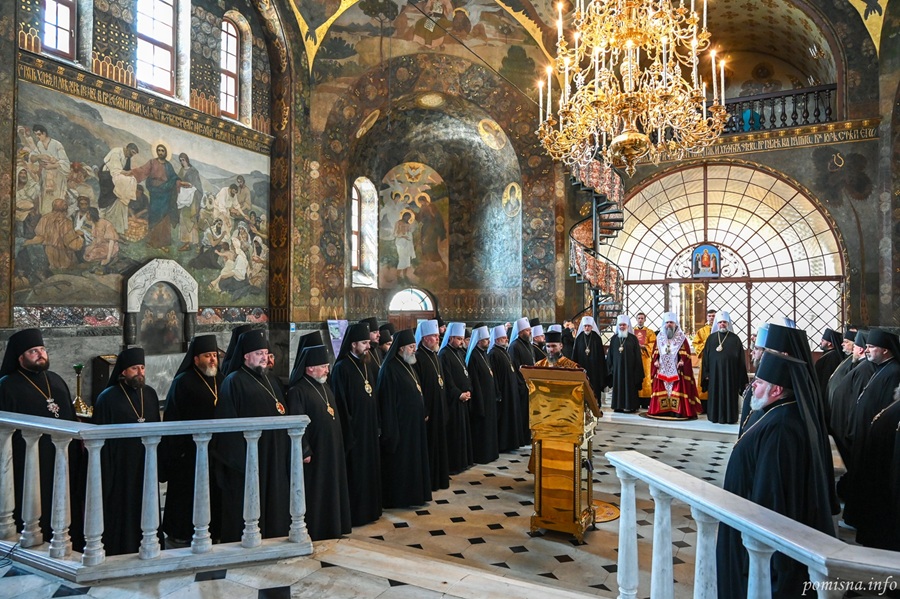 У лаврі Церква показала єдність: Собор підтримав Митрополита Епіфанія та автокефалію