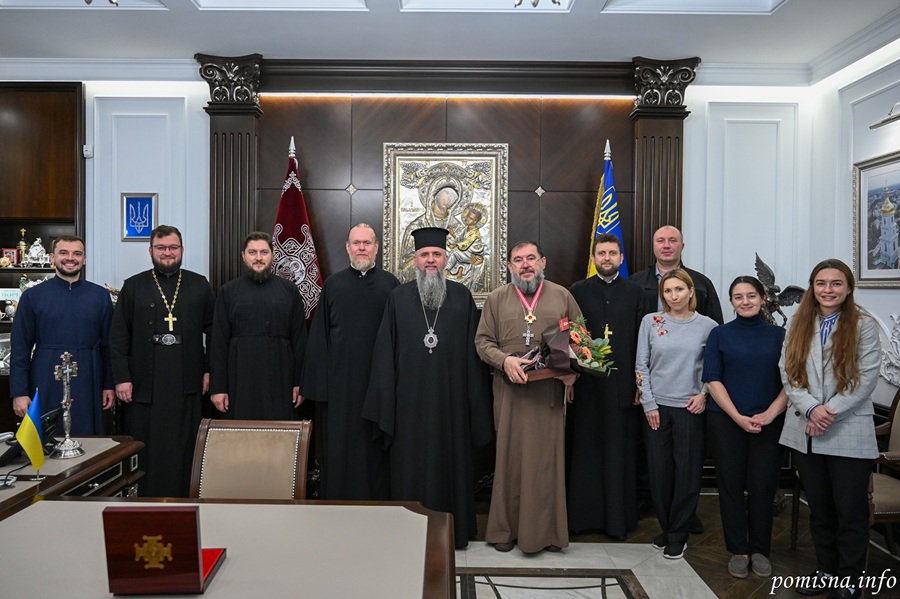 Предстоятель ПЦУ відзначив отця Петра Ландвитовича церковною відзнакою