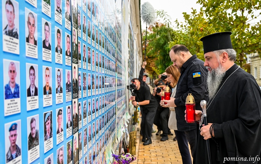 «Цим переможеш»: у Києві вшанували пам’ять воїнів за участю Митрополита Епіфанія, Роберти Мецоли та Руслана Стефанчука