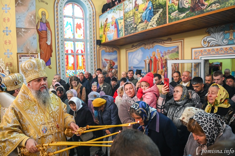 «Храм — це місце єднання з Богом»: Митрополит Епіфаній звершив освячення святині в Хотині
