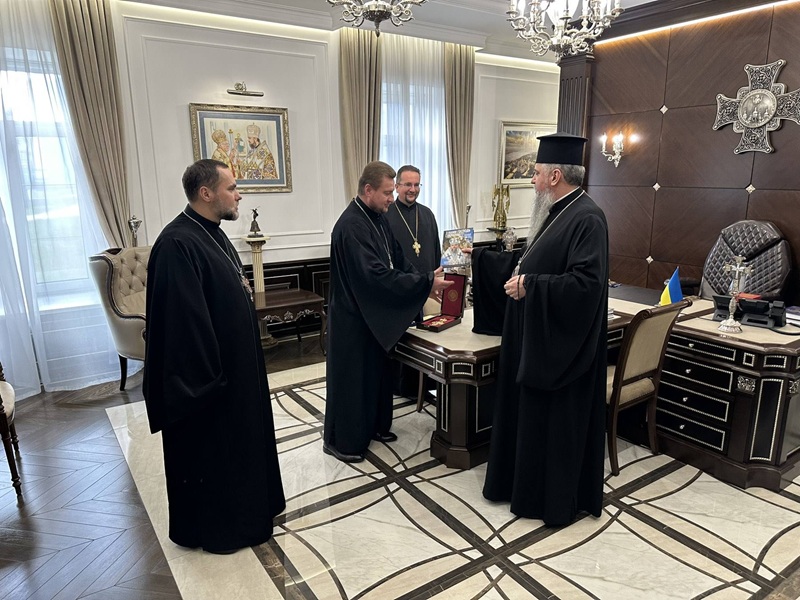 Митрополит Епіфаній відзначив отця Романа Музику орденом святого князя Володимира та іменним Хрестом