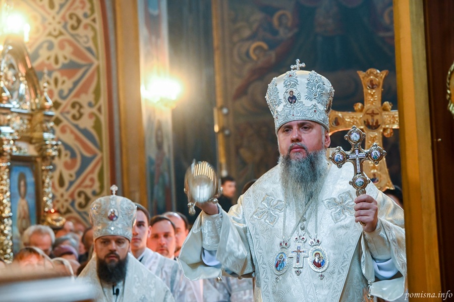 Молитва за воїнів і всіх спочилих: Предстоятель ПЦУ очолив богослужіння у Золотоверхому монастирі