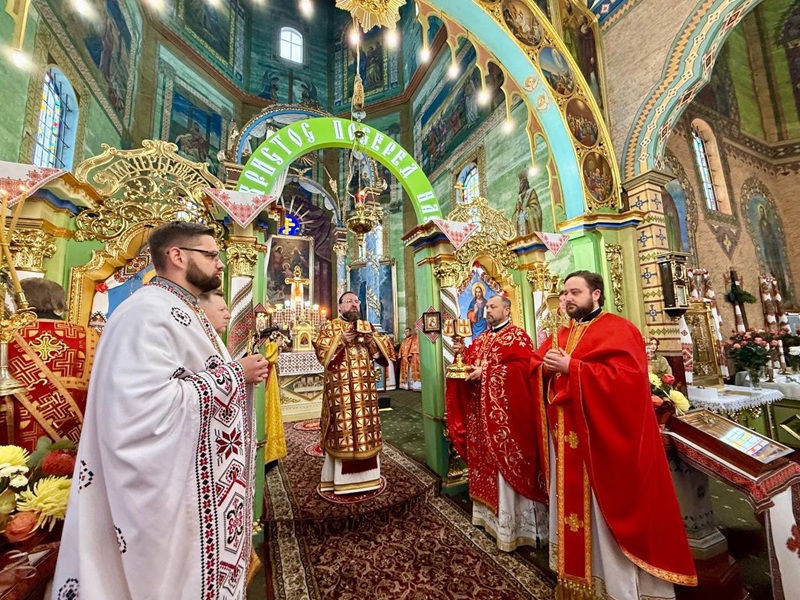 150 років віри: митрополит Димитрій освятив хрест у Свято-Димитрівському храмі на Львівщині