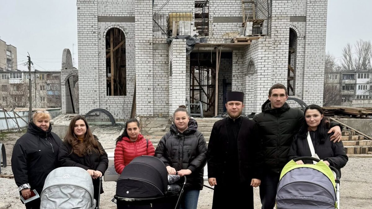 У Дніпровській єпархії ПЦУ передали допомогу немовлятам: розповідь священика Феодосія Алісова