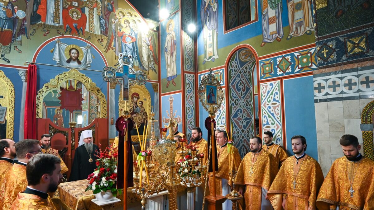 У Свято-Михайлівському соборі молилися за Україну під проводом Митрополита Епіфанія